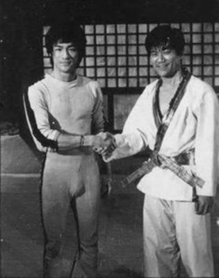 iniziative6 Bruce Lee e Ji Han Jae, sul set di un famoso film.